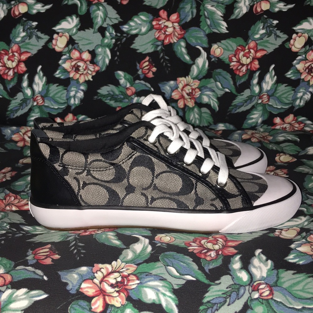 Casual COACH sneakers. Very fresh and stylish.